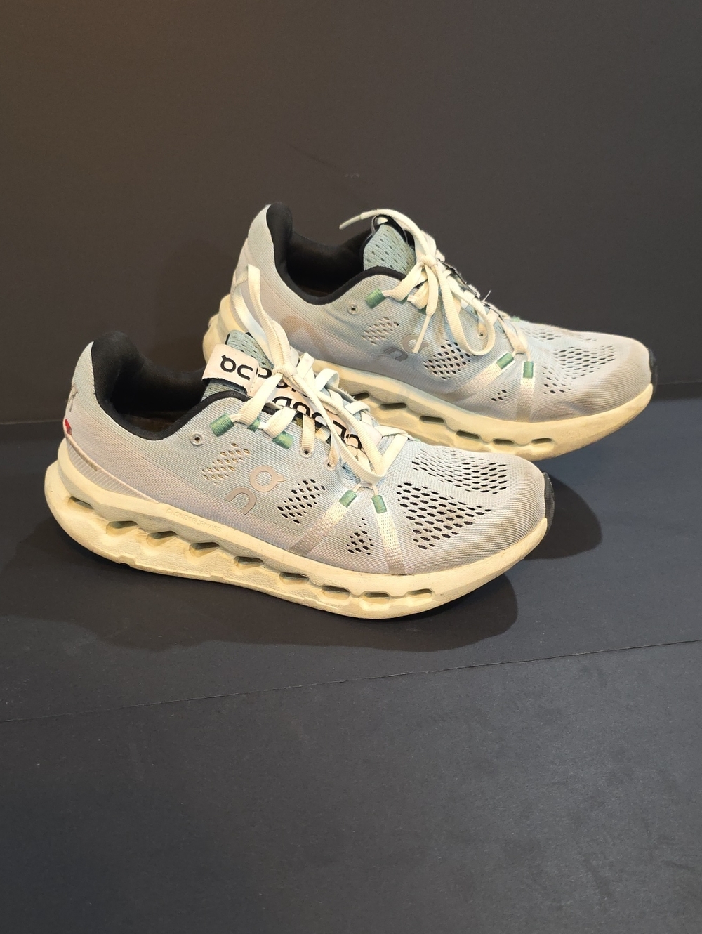 On Running Cloud Surfer Women’s Athletic Shoes - Light Green Cream Soles Size 8